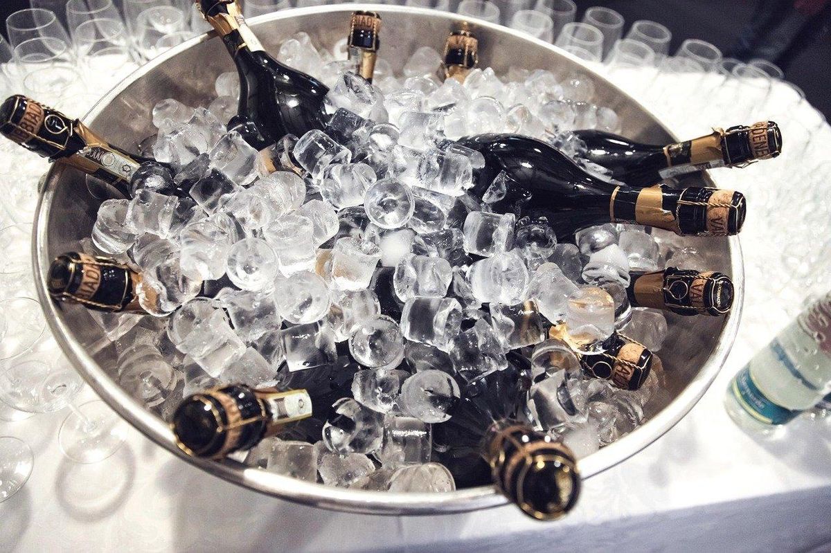Bollinger sur glace : l'élégance parfaite pour sublimer votre foie gras en 2024.