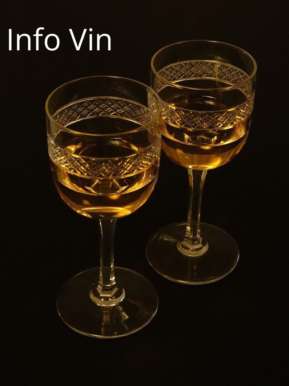 Chardonnay doré : fraîcheur et arômes fruités s'accordent à la salade estivale.