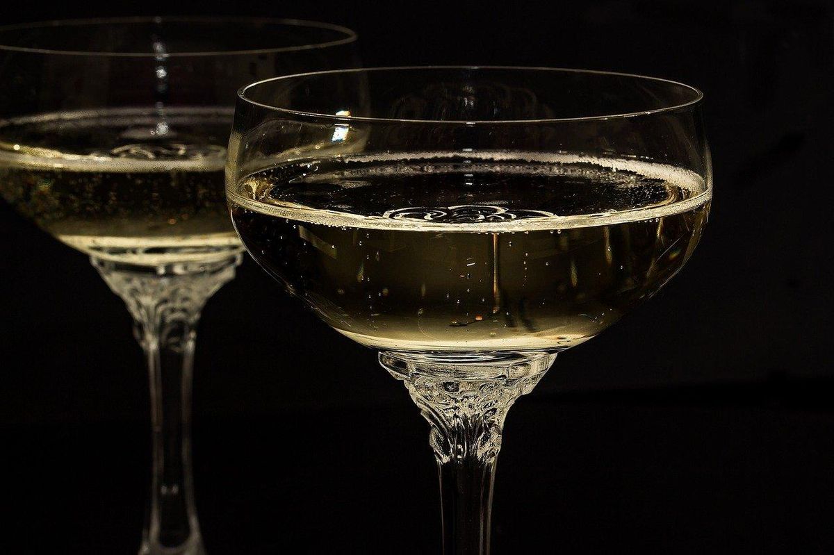 Flûtes pétillantes : découvrez la finesse des bulles, essence d'un champagne d'exception.