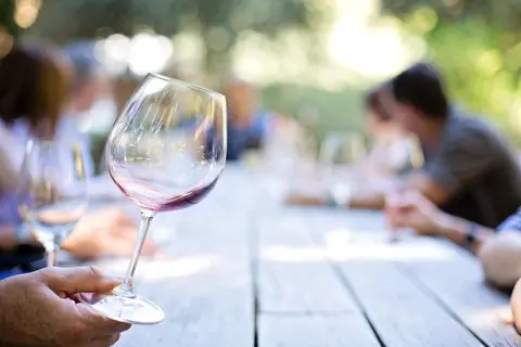 Vin rouge nature : définition, choix, dégustation et tout ce qu’il faut savoir